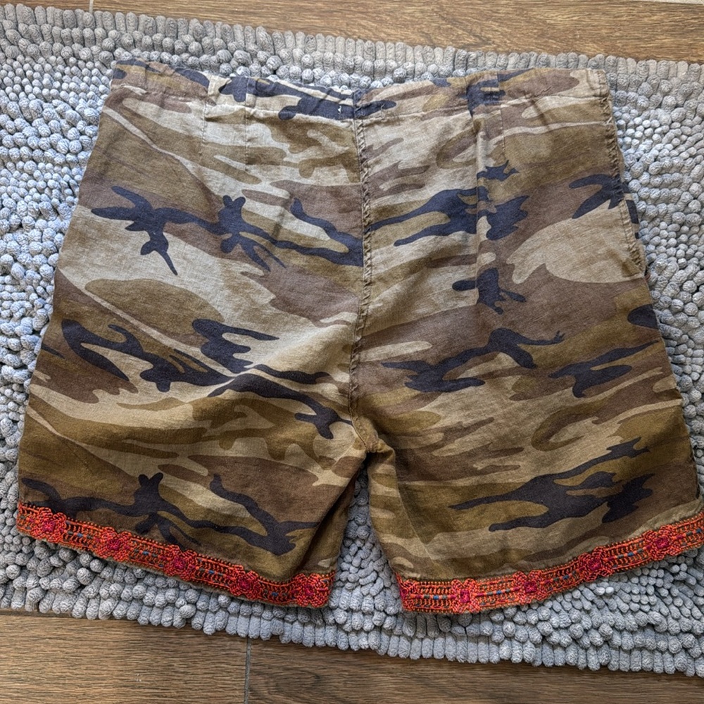 Johnny Was Camouflage Floral Embroidered Shorts - Picture 2 of 10